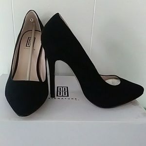 New size 6.5 black heels